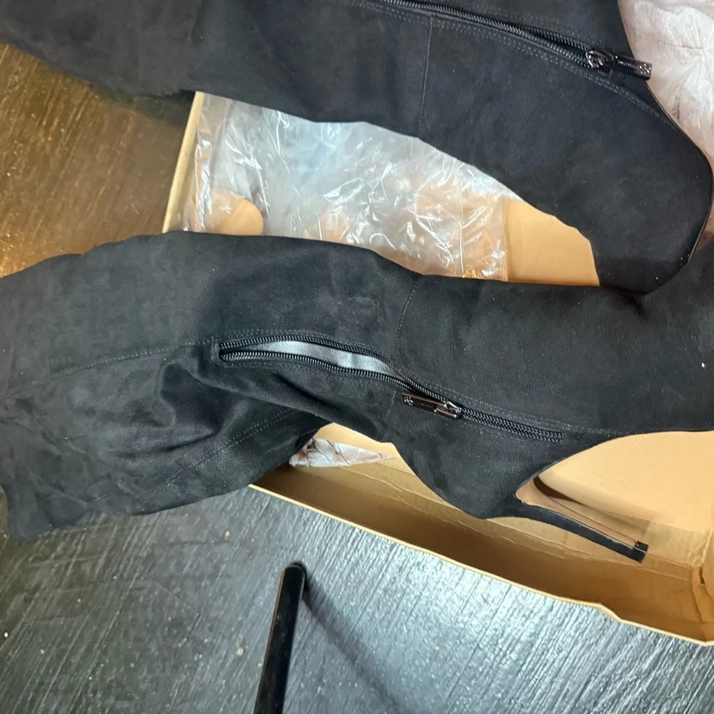 Jessica Simpson Black Over the Knee Boots size 8 sexy statement bold flirty chic